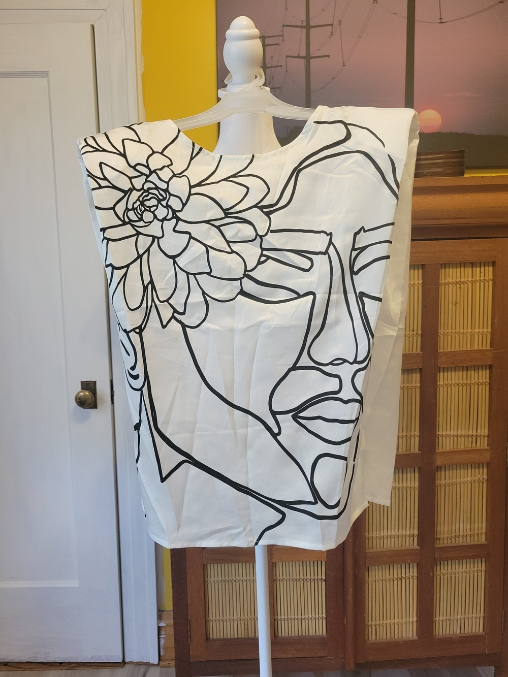 SHEIN White Tank Top with Black Abstract Line Art PTP 22"